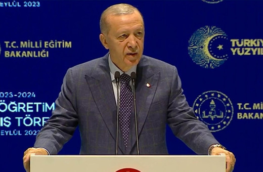 Cumhurbaşkanı Erdoğan'dan ücretli öğretmenlerin ek ders ücretlerine yüzde 25 zam müjdesi