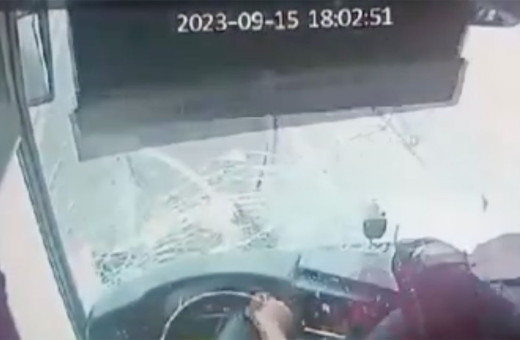 Antalya'da korkunç kaza! Otomoil yolcu otobüsüne çarptı: 1 ölü, 5 yaralı