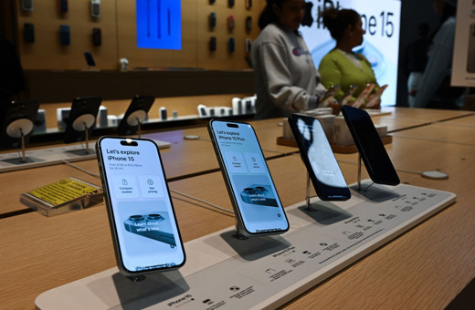 Apple'ın yeni telefonu iPhone 15'in satışı başladı!