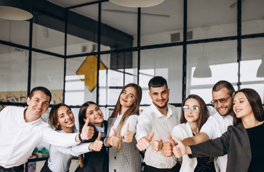 Avrupa'da her 4 gençten 1'i okurken bir işte çalışıyor!