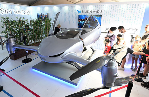 Türkiye'nin yerli uçan arabası AirCar, TEKNOFEST İzmir'de sergileniyor