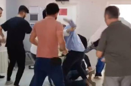 Sağlık ocağını basıp doktorları darp ettiler