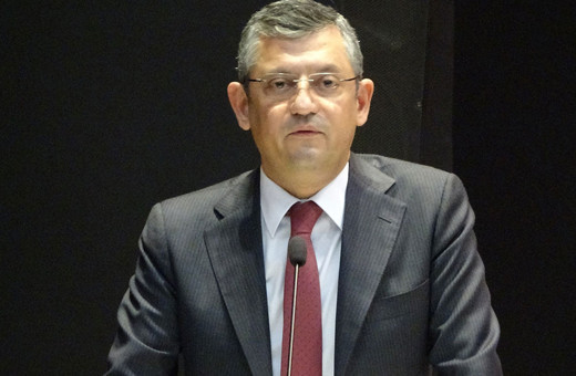 Özgür Özel'den ikramiye tepkisi: Emekliler sadaka değil...