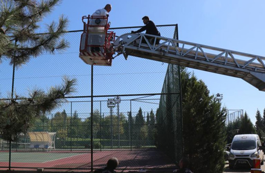 Suriyeli öğrenci tenis kortunun direğinde asılı halde bulundu!