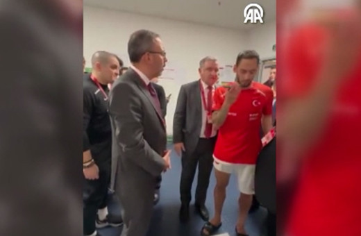 Cumhurbaşkanı Erdoğan'dan A Milli Futbol Takımı'na tebrik telefonu