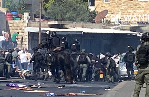 İsrail polisi, cuma namazı kılmak isteyen Filistinlilere müdahale etti