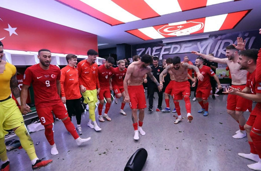 EURO 2024 hayalini gerçekleştiren A Milli Takım'dan 'horonlu' kutlama!