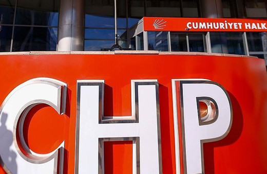 CHP yeni genel başkanını yarın seçecek! Kurultay öncesi salona asılan pankart alay konusu oldu