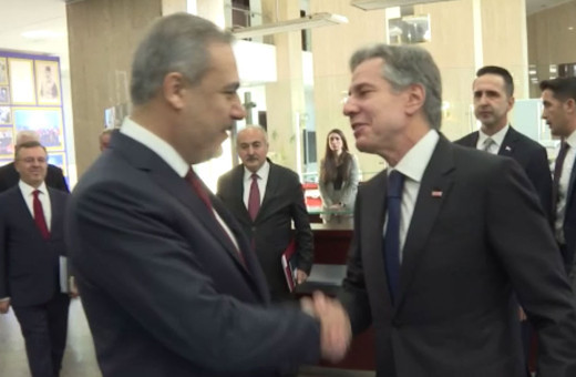 Dışişleri Bakanı Hakan Fidan, ABD Dışişleri Bakanı Blinken'in kendisini öpmesini böyle engelledi