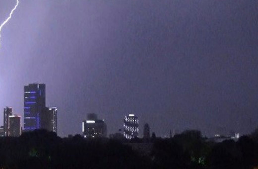 İzmir Körfezine yıldırım düştü