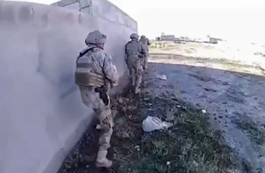 Ali Yerlikaya: 82 göçmen kaçakçılığı organizatörü ve bin 222 düzensiz göçmen yakalandı