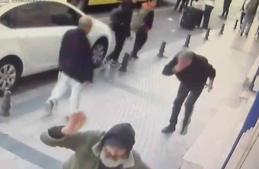 İstanbul’da “sipariş kalemiyle” cinayet kamerada: Şişe fırlattı diye alnından yaraladı