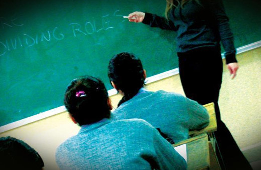 Öğretmenler geleceklerinden umutsuz her 4 eğitimciden biri geçinebilmek için ek iş yapıyor