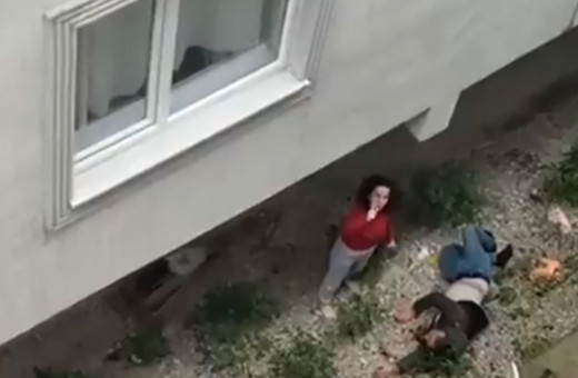 Kendisini aldatan kocasını bıçakla rehin alıp ikinci kattan aşağı attı! 'Beni aldatmanın bedeli bu'