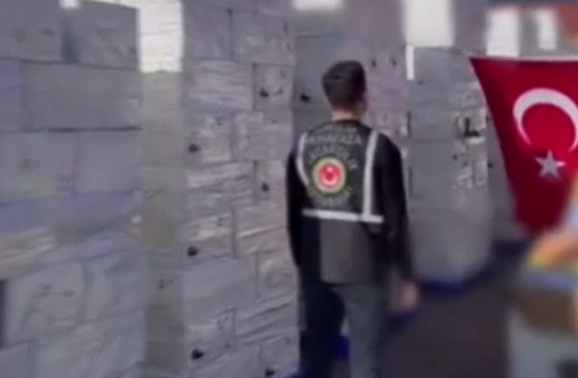 Ambarlı Limanı’nda 275 bin 520 adet elektronik sigara ele geçirildi