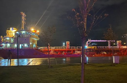 Yakıt tankeri karaya oturdu! Kaptan: Kırılmak üzereyiz...