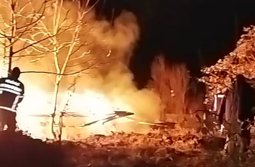  Sosyal medyada canlı yayını açıp evini ateşe verdi! 'Köyde üzerime şike oynanıyor'