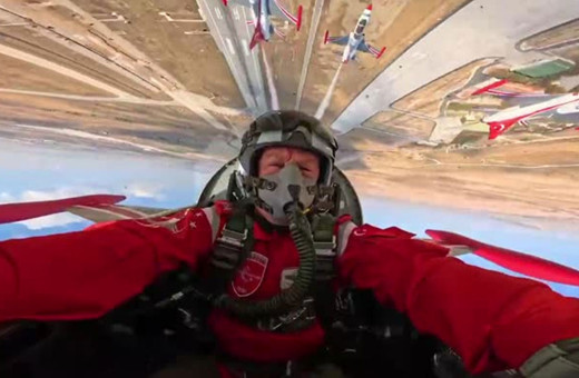 Hava Kuvvetleri Komutanı "Türk Yıldızları" ile uçtu!