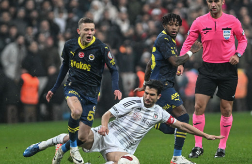 Beşiktaş sahasında Fenerbahçe'ye 3-1 mağlup oldu
