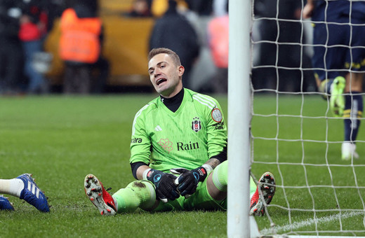 Beşiktaş'ı hezimetten kurtaran Mert Günok'tan takım arkadaşlarına gönderme!