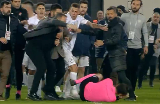 Ankaragücü-Rizespor maçı sonrası Hakem Halil Umut Meler'e yumruklu saldırı