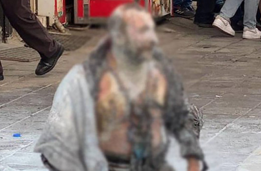 'Kral Mısırcı' sokakta üzerine benzin döküp kendini yaktı! İşte o anlar...
