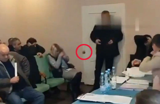 Belediye Meclis'ini bastı 3 el bombası attı! Dehşet anları kamerada Ölü ve yaralılar var...