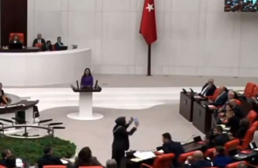 Meclis'te gerginlik! Özlem Zengin AK Partili vekillere Genel Kurulu terk ettirdi!