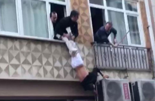 Kelepçeli kaçtı saklandığı evde camda asılı kaldı hakkındaki son iddia iğrençti serbest kaldı