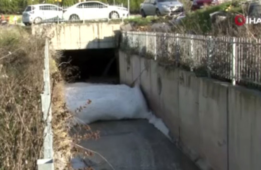 İstanbul Esenyurt'taki dere yine köpürdü!