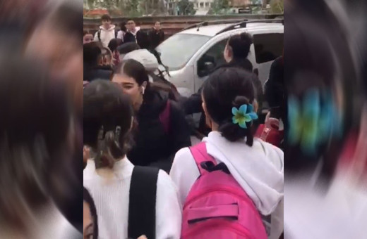 5 öğrenci bir olup 1 öğrenciyi dövdü!