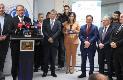 ERÜ'de "Da Vinci" robotik cerrahi cihazı törenle açıldı