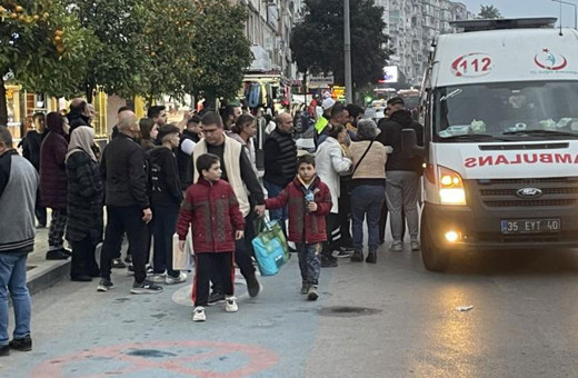 Yürüyen merdiven ters yönde hareket edince 5 kişi yaralandı