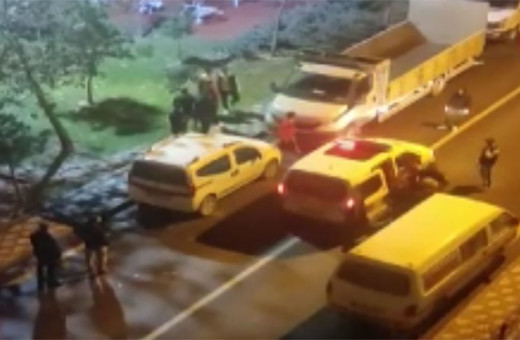  Ankara’da çevreye rahatsızlık veren grup ile polis arasında arbede çıktı