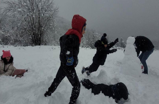 Yoğun kar yağışı var! Okullar tatil edildi