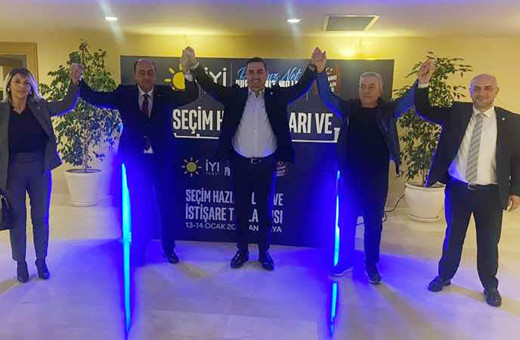 Son dakika transferi! AK Parti'den istifa eden Belediye Başkanı İYİ Parti’ye geçti!