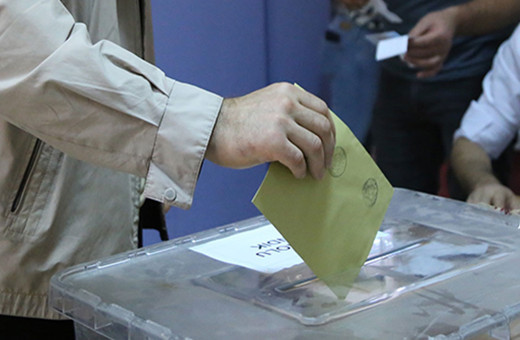 Oy kullanırken kalp krizi geçiren kişi öldü!