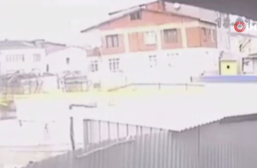 Ümraniye'de bitişik haldeki iki bina çöktü! O anlar kamerada