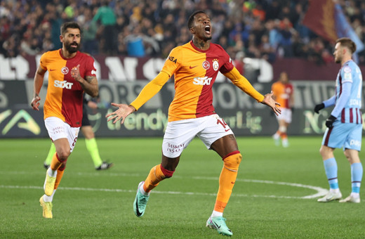 Galatasaray Trabzonspor deplasmanında farka gitti