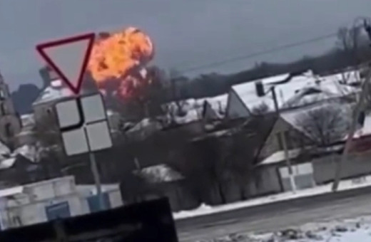 74 kişi öldü! Rusya'da Ukraynalı esir askerleri taşıyan uçağın düşme anı kamerada