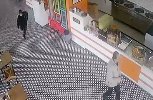 Malatya'da deprem anı güvenlik kamerasında müşteri ve çalışanlar böyle kaçtı