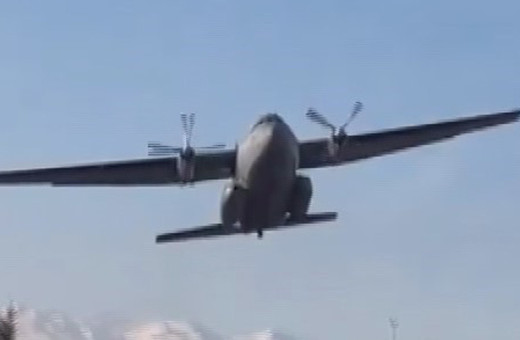 Kayseri'den kalkan askeri uçak acil iniş yaptı: O anlar kamerada