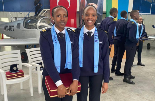 Türkiye'de eğitim gördü, Ruanda'nın en genç kadın pilotu oldu