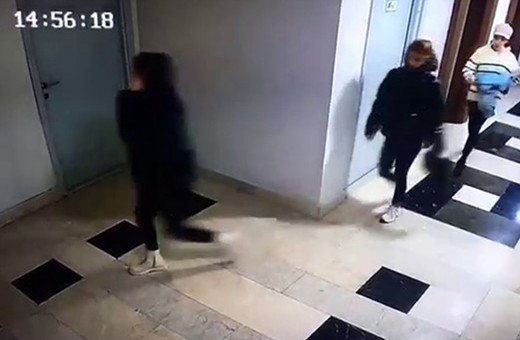 Rezidanslara girerek hırsızlık yapan 3 kadından 2'si yakalandı: O anlar kamerada