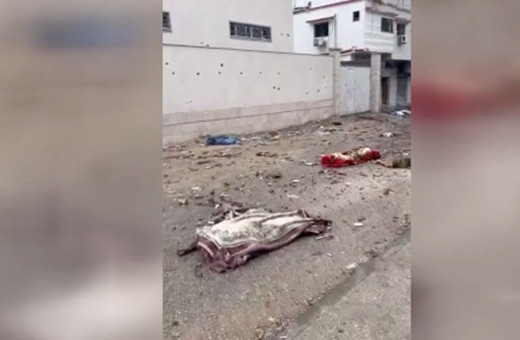 Gazze'de İsrail saldırısında öldürülen Filistinlilerin cansız bedenleri etrafa saçıldı