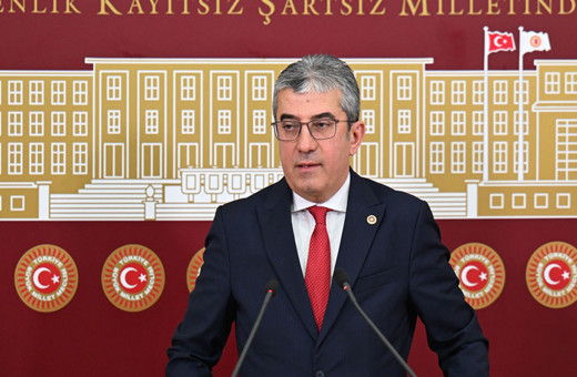 CHP'den İYİ Parti lideri Meral Akşener'e 'afiş' yanıtı