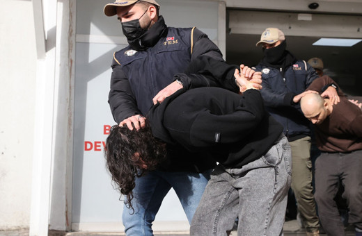 Kilise saldırganları kaçtıkları aracı Beylikdüzü'nde bırakıp dolmuşa binmiş! Yeni görüntüler çıktı