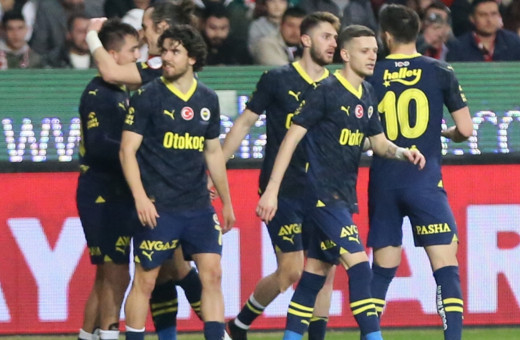 Fenerbahçe deplasmanda Antalyaspor'u 2-0 mağlup etti