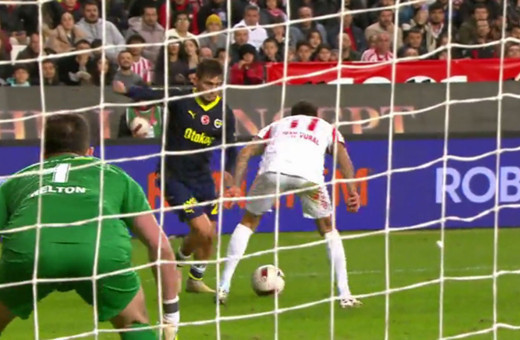 Cengiz Ünder'den çok zor bir açıdan uzak köşeye enfes gol 2024'te ilki başardı