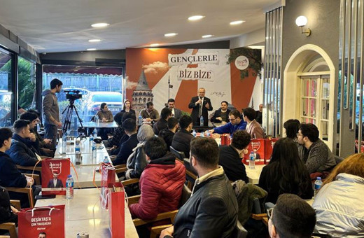 Cumhur İttifakı Beşiktaş Belediye Başkan Adayı Serkan Toper gençlerle buluştu